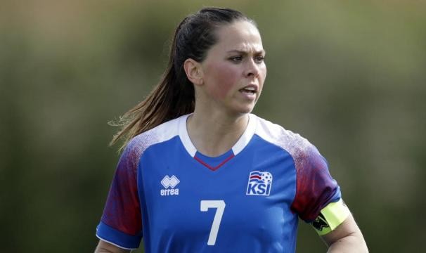 欧洲杯“妈妈国脚”人数大增 封闭训练引发分离焦虑