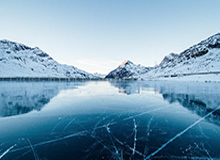 九游体育在线网站-屡禁不止，西班牙人球迷朝场内扔水瓶击中赫罗纳门将加萨尼加